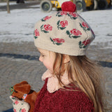 Konges Slojd belou pletena beretka, rose