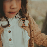 Donsje zaza sky hairclip bee camel leather